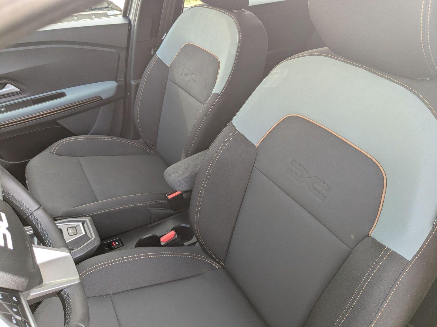 DACIA Jogger 1.8 hybrid 155ch Extreme 7 places -25 - Photo 9