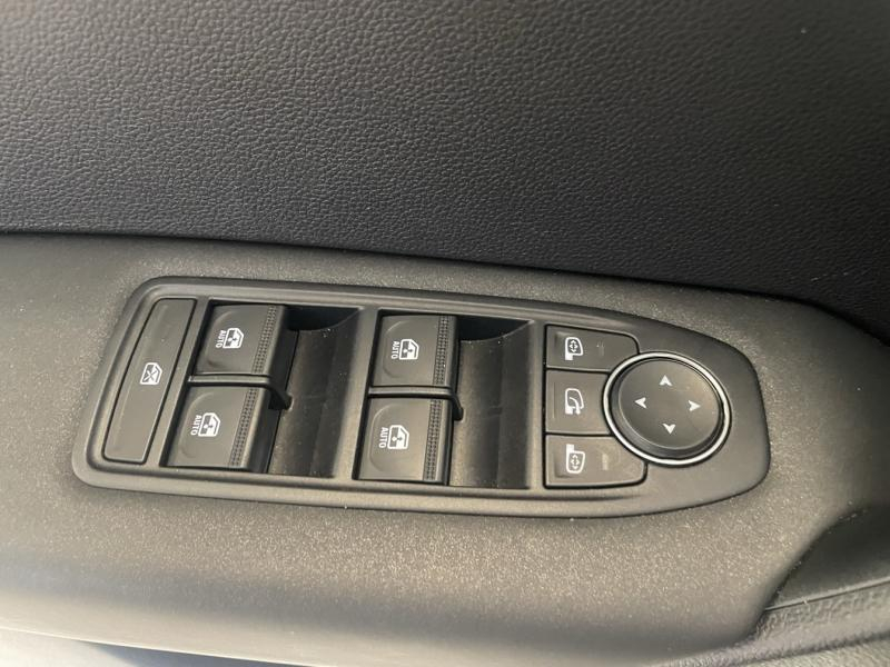 RENAULT Captur d’occasion à vendre à CHENNEVIÈRES-SUR-MARNE chez ADP - SOVEA 94 (Photo 17)