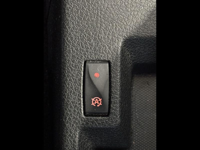 DACIA Sandero d’occasion à vendre à CHENNEVIÈRES-SUR-MARNE chez ADP - SOVEA 94 (Photo 9)