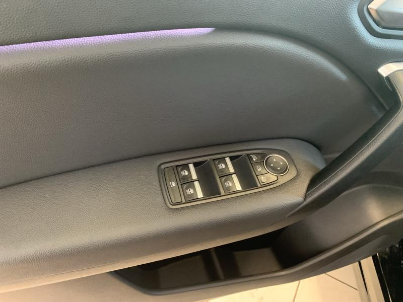 RENAULT Captur d’occasion à vendre à CHENNEVIÈRES-SUR-MARNE chez ADP - SOVEA 94 (Photo 6)