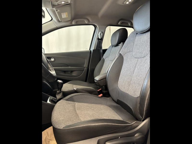 RENAULT Captur d’occasion à vendre à CHENNEVIÈRES-SUR-MARNE chez ADP - SOVEA 94 (Photo 5)