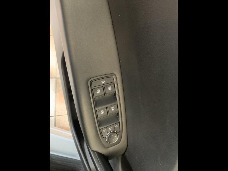 RENAULT Captur d’occasion à vendre à CHENNEVIÈRES-SUR-MARNE chez ADP - SOVEA 94 (Photo 8)