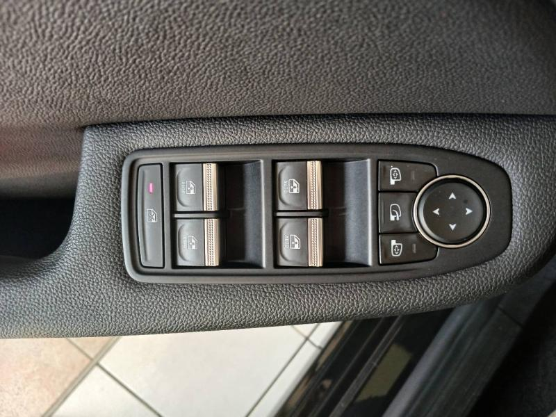 RENAULT Clio d’occasion à vendre à CHENNEVIÈRES-SUR-MARNE chez ADP - SOVEA 94 (Photo 8)