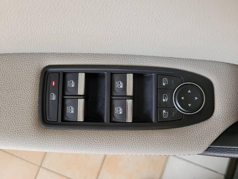 RENAULT Captur d’occasion à vendre à CHENNEVIÈRES-SUR-MARNE chez ADP - SOVEA 94 (Photo 12)