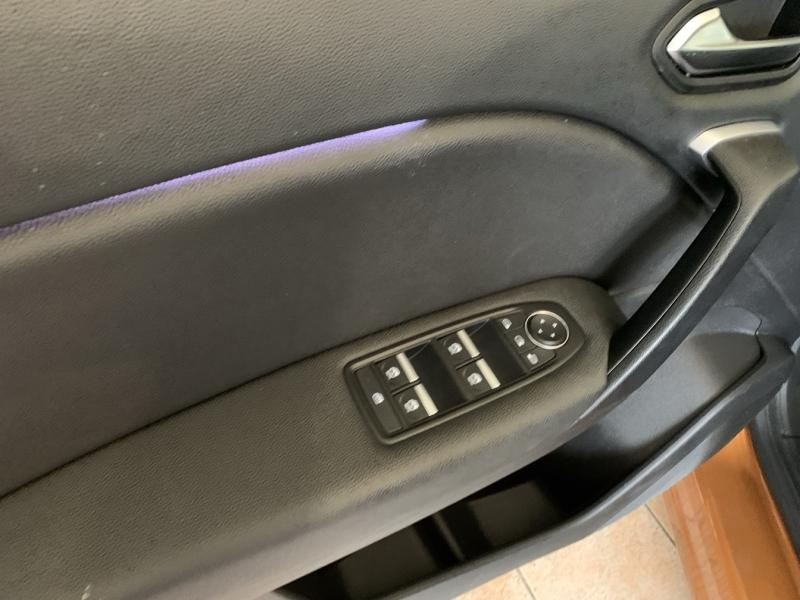 RENAULT Captur d’occasion à vendre à CHENNEVIÈRES-SUR-MARNE chez ADP - SOVEA 94 (Photo 8)