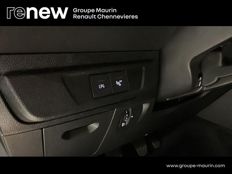 DACIA Sandero d’occasion à vendre à CHENNEVIÈRES-SUR-MARNE chez ADP - SOVEA 94 (Photo 15)