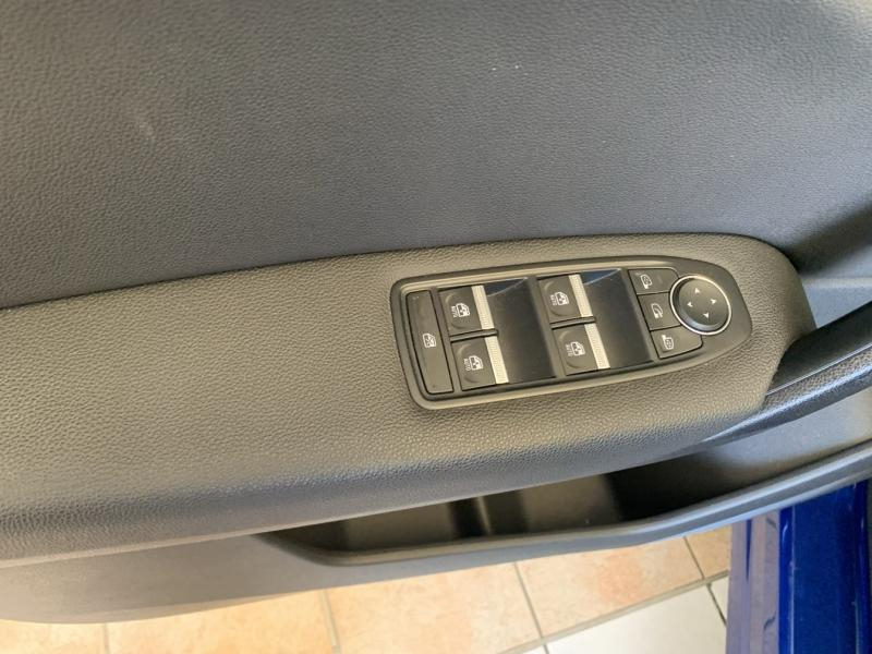 RENAULT Captur d’occasion à vendre à CHENNEVIÈRES-SUR-MARNE chez ADP - SOVEA 94 (Photo 10)