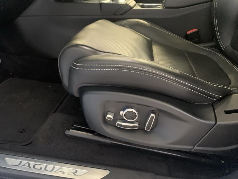 JAGUAR E-Pace d’occasion à vendre à CHENNEVIÈRES-SUR-MARNE chez ADP - SOVEA 94 (Photo 9)