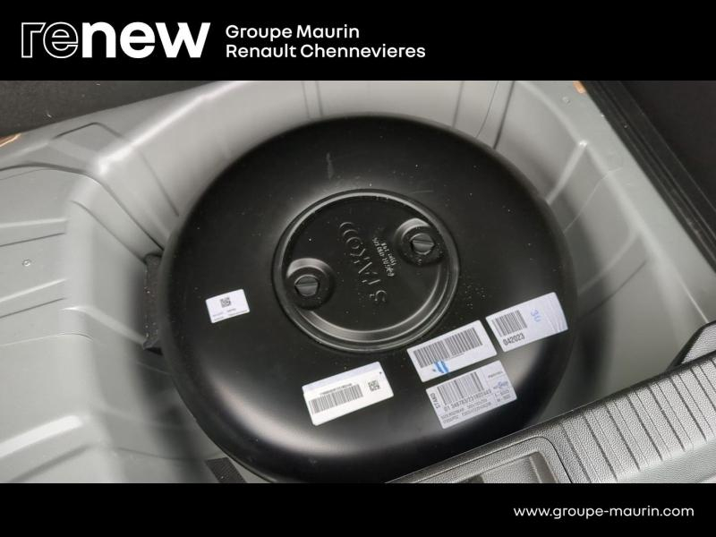 RENAULT Captur d’occasion à vendre à CHENNEVIÈRES-SUR-MARNE chez ADP - SOVEA 94 (Photo 14)