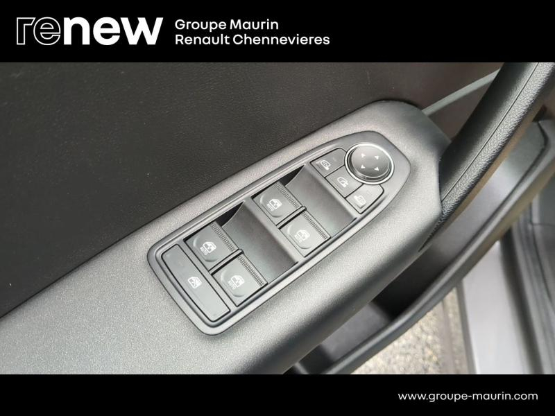 RENAULT Captur d’occasion à vendre à CHENNEVIÈRES-SUR-MARNE chez ADP - SOVEA 94 (Photo 15)