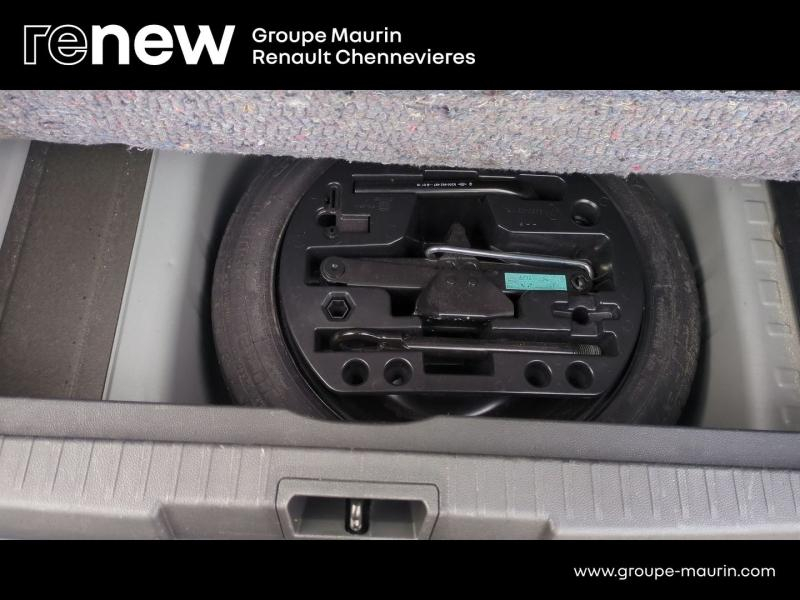 RENAULT Captur d’occasion à vendre à CHENNEVIÈRES-SUR-MARNE chez ADP - SOVEA 94 (Photo 17)