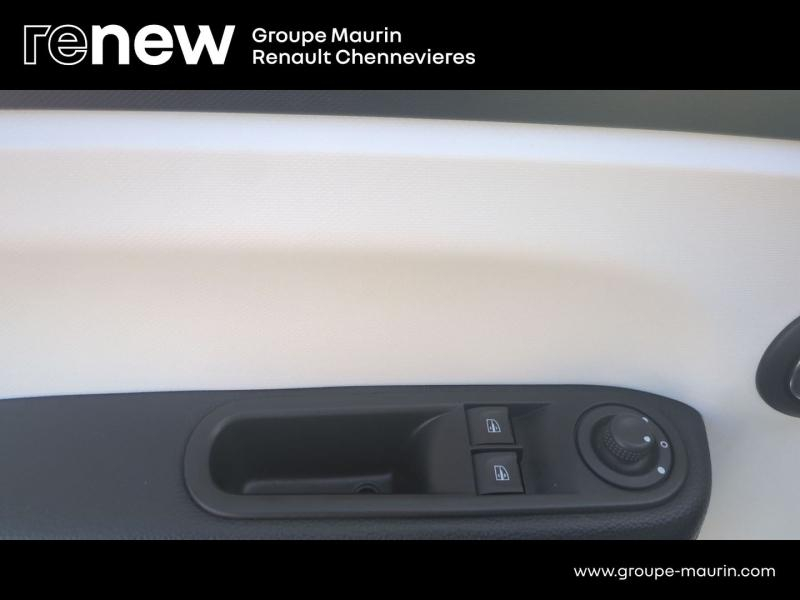 RENAULT Twingo d’occasion à vendre à CHENNEVIÈRES-SUR-MARNE chez ADP - SOVEA 94 (Photo 18)