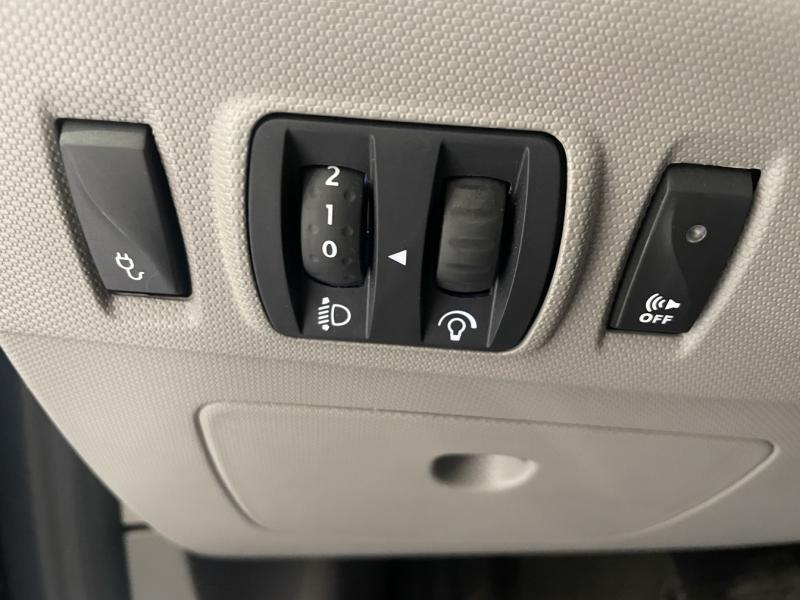 RENAULT Zoe d’occasion à vendre à CHENNEVIÈRES-SUR-MARNE chez ADP - SOVEA 94 (Photo 3)