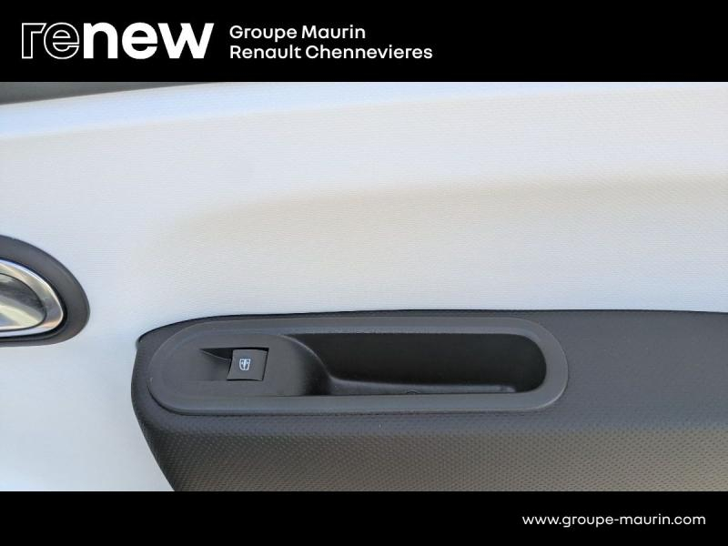 RENAULT Twingo d’occasion à vendre à CHENNEVIÈRES-SUR-MARNE chez ADP - SOVEA 94 (Photo 13)
