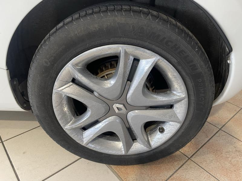 RENAULT Zoe d’occasion à vendre à CHENNEVIÈRES-SUR-MARNE chez ADP - SOVEA 94 (Photo 3)