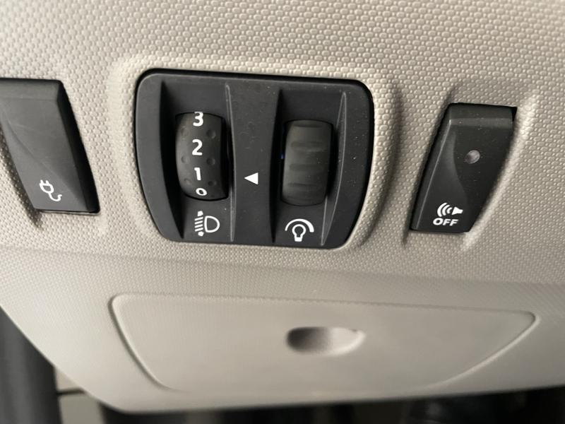 RENAULT Zoe d’occasion à vendre à CHENNEVIÈRES-SUR-MARNE chez ADP - SOVEA 94 (Photo 14)