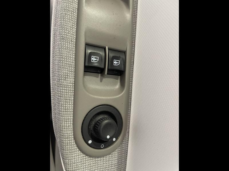 RENAULT Zoe d’occasion à vendre à CHENNEVIÈRES-SUR-MARNE chez ADP - SOVEA 94 (Photo 15)