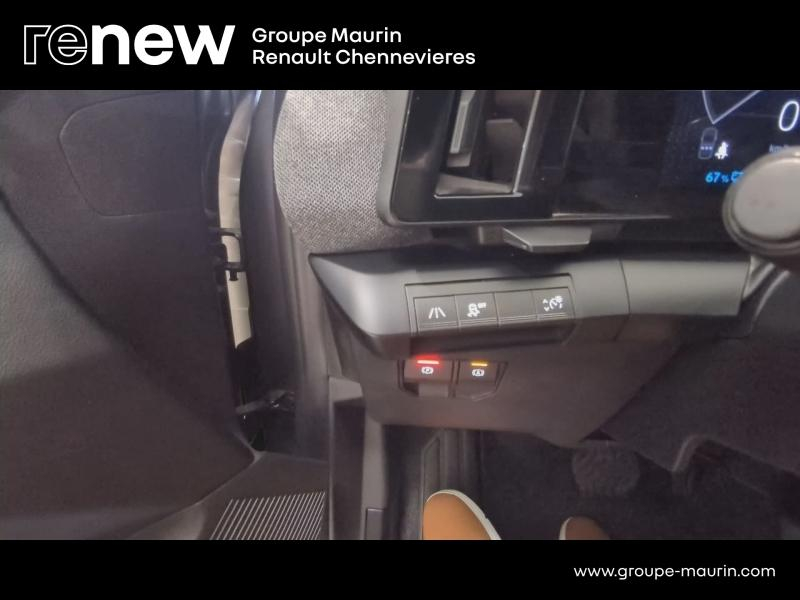 RENAULT Megane d’occasion à vendre à CHENNEVIÈRES-SUR-MARNE chez ADP - SOVEA 94 (Photo 16)