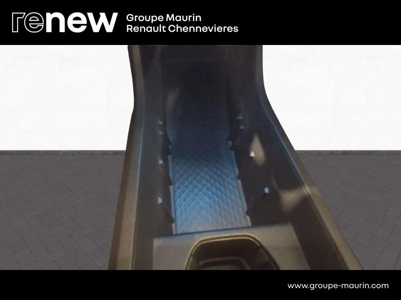 RENAULT Megane d’occasion à vendre à CHENNEVIÈRES-SUR-MARNE chez ADP - SOVEA 94 (Photo 17)
