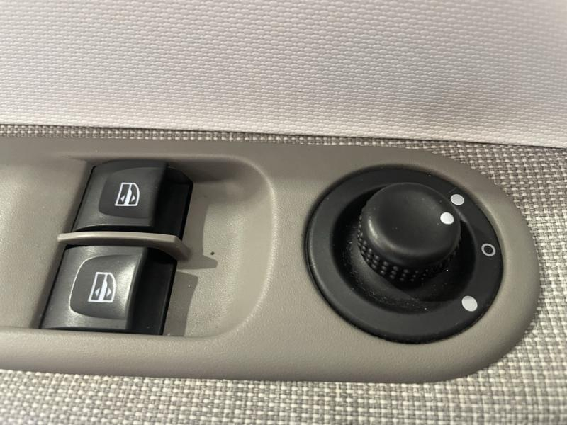 RENAULT Zoe d’occasion à vendre à CHENNEVIÈRES-SUR-MARNE chez ADP - SOVEA 94 (Photo 5)