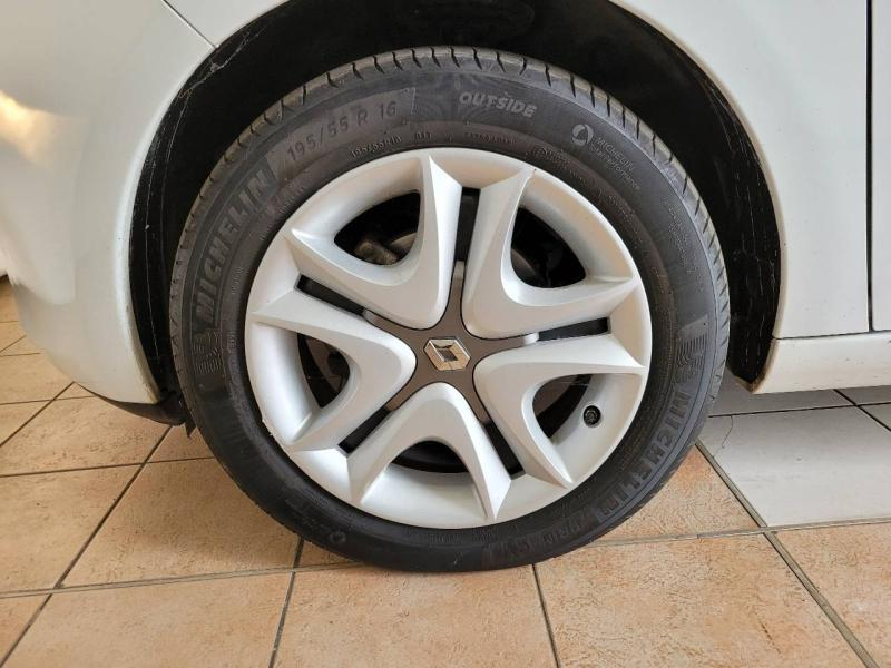 RENAULT Zoe d’occasion à vendre à CHENNEVIÈRES-SUR-MARNE chez ADP - SOVEA 94 (Photo 6)