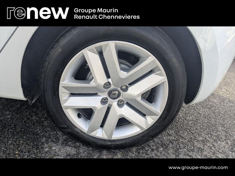 agency.seo.links.detann.title RENAULT Clio d’occasion à vendre à CHENNEVIÈRES-SUR-MARNE chez ADP - SOVEA 94 (Photo 17)