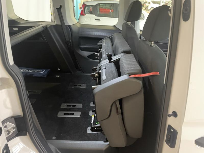 VOLKSWAGEN Caddy d’occasion à vendre à CHENNEVIÈRES-SUR-MARNE chez ADP - SOVEA 94 (Photo 15)