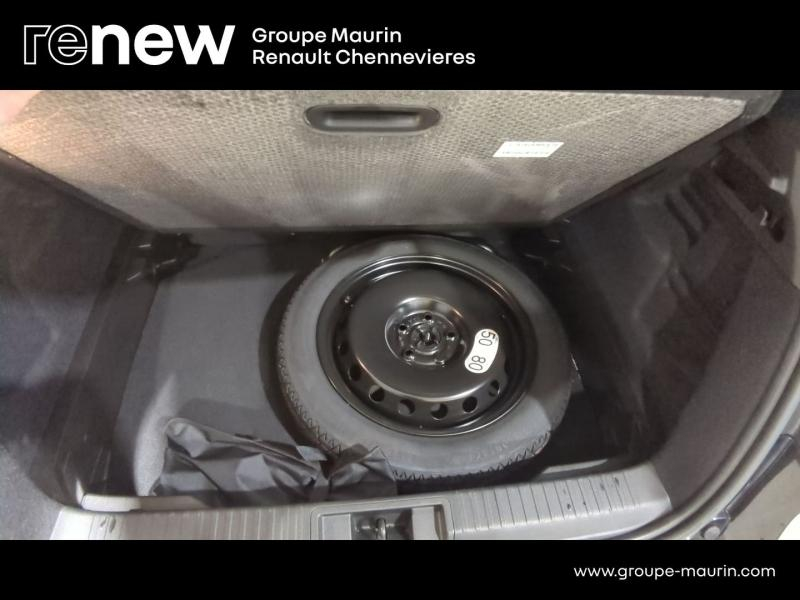 RENAULT Captur d’occasion à vendre à CHENNEVIÈRES-SUR-MARNE chez ADP - SOVEA 94 (Photo 11)