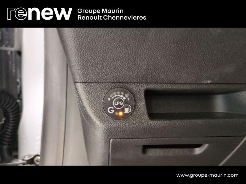 RENAULT Clio d’occasion à vendre à CHENNEVIÈRES-SUR-MARNE chez ADP - SOVEA 94 (Photo 16)