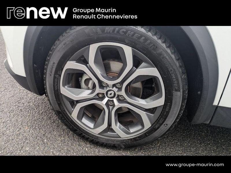 RENAULT Captur d’occasion à vendre à CHENNEVIÈRES-SUR-MARNE chez ADP - SOVEA 94 (Photo 9)