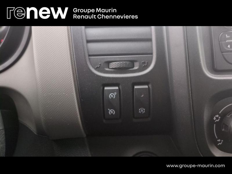 RENAULT Trafic Combi d’occasion à vendre à CHENNEVIÈRES-SUR-MARNE chez ADP - SOVEA 94 (Photo 18)