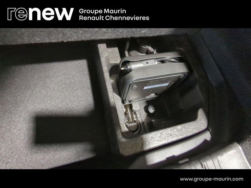 RENAULT Captur d’occasion à vendre à CHENNEVIÈRES-SUR-MARNE chez ADP - SOVEA 94 (Photo 13)