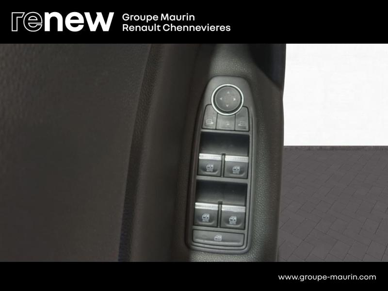 RENAULT Captur d’occasion à vendre à CHENNEVIÈRES-SUR-MARNE chez ADP - SOVEA 94 (Photo 14)