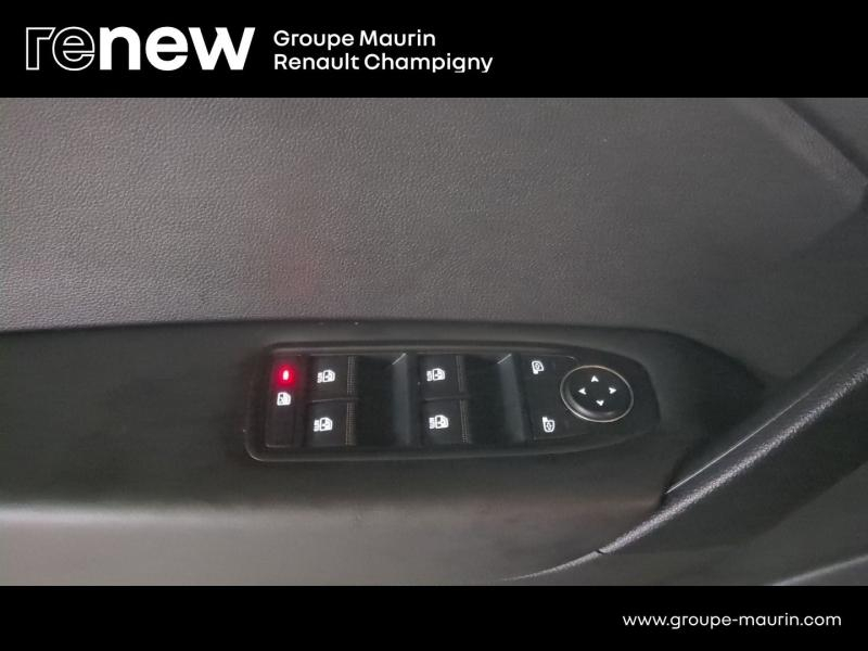 RENAULT Captur d’occasion à vendre à CHENNEVIÈRES-SUR-MARNE chez ADP - SOVEA 94 (Photo 17)