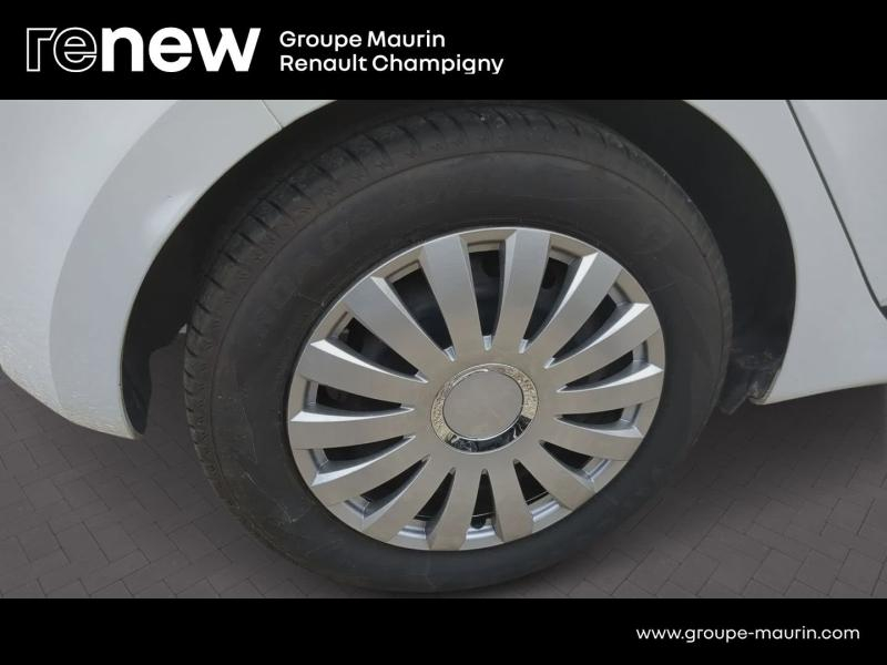 RENAULT Clio d’occasion à vendre à CHENNEVIÈRES-SUR-MARNE chez ADP - SOVEA 94 (Photo 10)