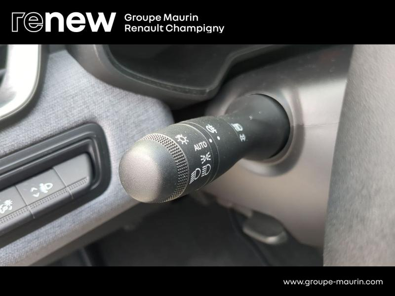 RENAULT Clio d’occasion à vendre à CHENNEVIÈRES-SUR-MARNE chez ADP - SOVEA 94 (Photo 19)