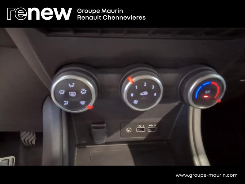 RENAULT Captur d’occasion à vendre à CHENNEVIÈRES-SUR-MARNE chez ADP - SOVEA 94 (Photo 17)