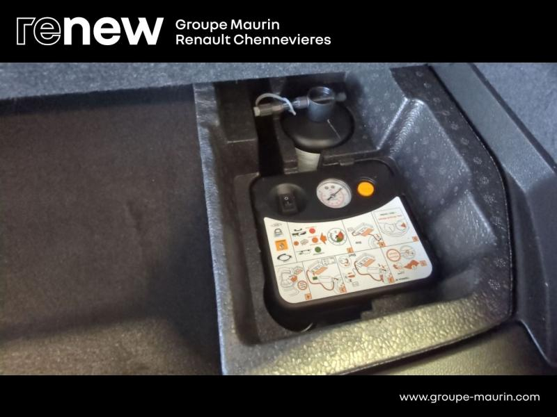 RENAULT Captur d’occasion à vendre à CHENNEVIÈRES-SUR-MARNE chez ADP - SOVEA 94 (Photo 13)