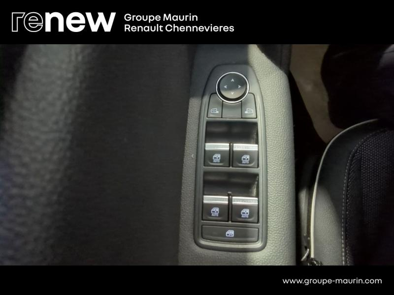 RENAULT Captur d’occasion à vendre à CHENNEVIÈRES-SUR-MARNE chez ADP - SOVEA 94 (Photo 14)