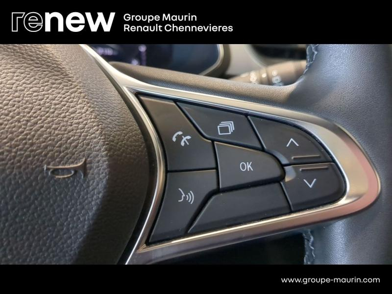 RENAULT Captur d’occasion à vendre à CHENNEVIÈRES-SUR-MARNE chez ADP - SOVEA 94 (Photo 17)