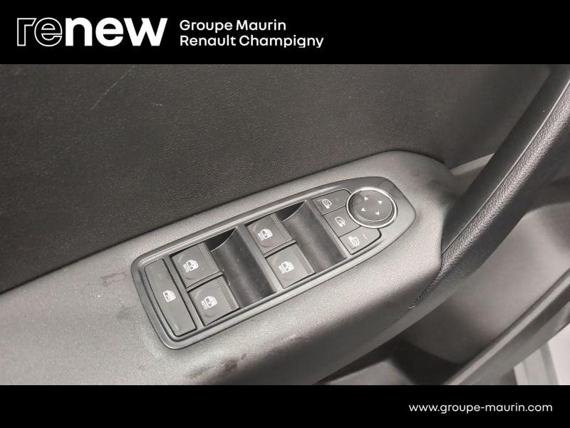 RENAULT Captur d’occasion à vendre à CHENNEVIÈRES-SUR-MARNE chez ADP - SOVEA 94 (Photo 17)