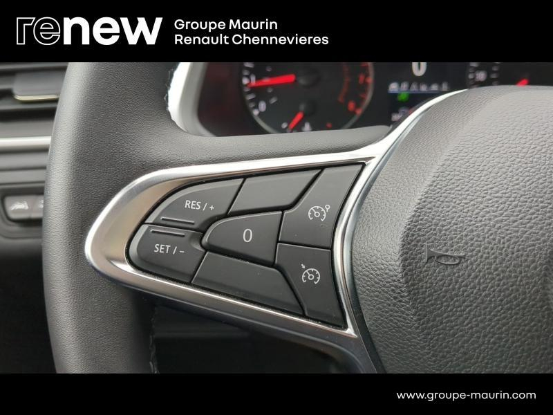 RENAULT Captur d’occasion à vendre à CHENNEVIÈRES-SUR-MARNE chez ADP - SOVEA 94 (Photo 8)