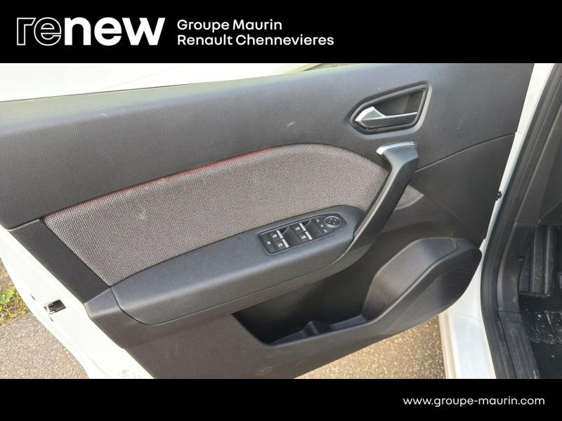 RENAULT Captur d’occasion à vendre à CHENNEVIÈRES-SUR-MARNE chez ADP - SOVEA 94 (Photo 12)