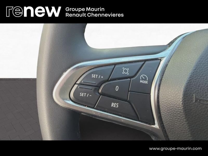 RENAULT Captur d’occasion à vendre à CHENNEVIÈRES-SUR-MARNE chez ADP - SOVEA 94 (Photo 17)