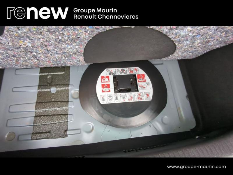 RENAULT Clio d’occasion à vendre à CHENNEVIÈRES-SUR-MARNE chez ADP - SOVEA 94 (Photo 10)