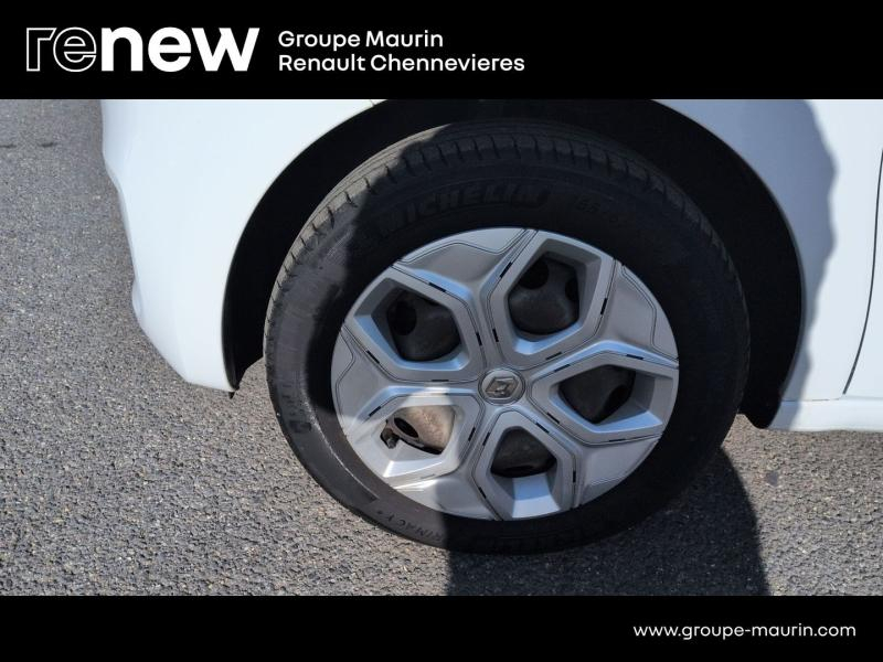 RENAULT Twingo d’occasion à vendre à CHENNEVIÈRES-SUR-MARNE chez ADP - SOVEA 94 (Photo 9)