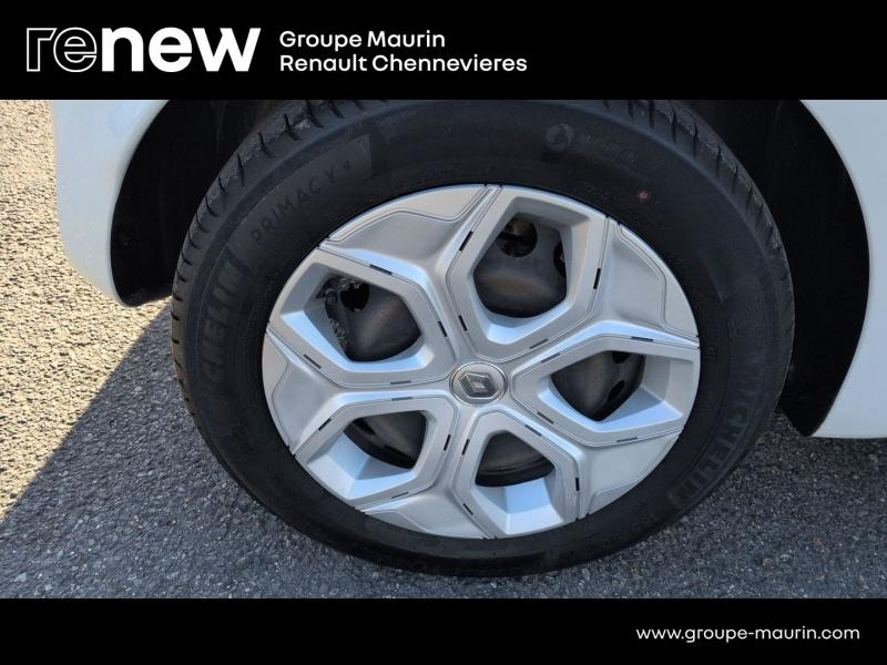 RENAULT Twingo d’occasion à vendre à CHENNEVIÈRES-SUR-MARNE chez ADP - SOVEA 94 (Photo 11)