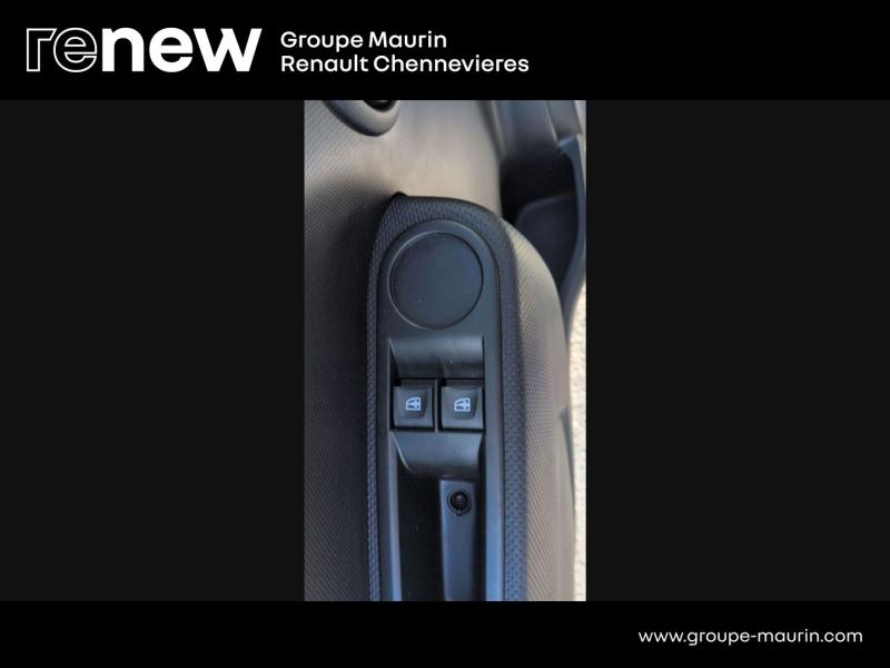 RENAULT Twingo d’occasion à vendre à CHENNEVIÈRES-SUR-MARNE chez ADP - SOVEA 94 (Photo 17)