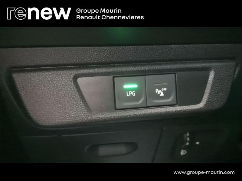 DACIA Sandero d’occasion à vendre à CHENNEVIÈRES-SUR-MARNE chez ADP - SOVEA 94 (Photo 15)
