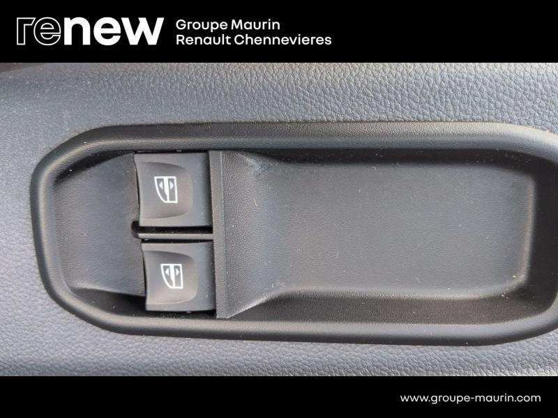 DACIA Duster d’occasion à vendre à CHENNEVIÈRES-SUR-MARNE chez ADP - SOVEA 94 (Photo 18)